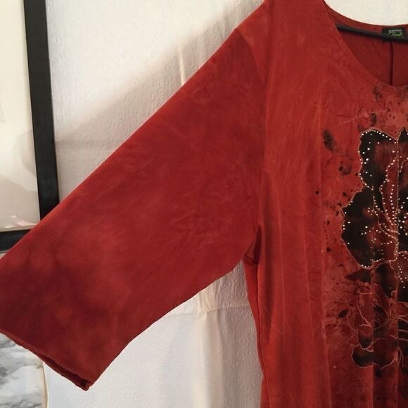 Shannon Ford Rhinestone Flower Flare Bottom Tee - Picture 3 of 6